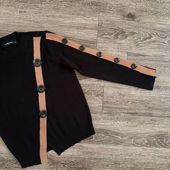 Nancy Yang Sweater - Picture 4 of 9